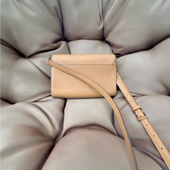 Tory Flap - Picture 2 of 3